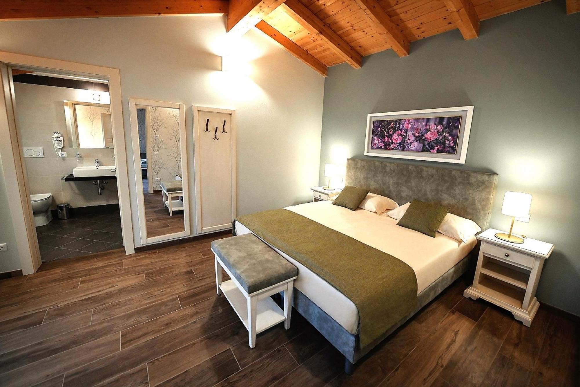 Borgo Romantico Green Relais Cavaion Veronese Room photo